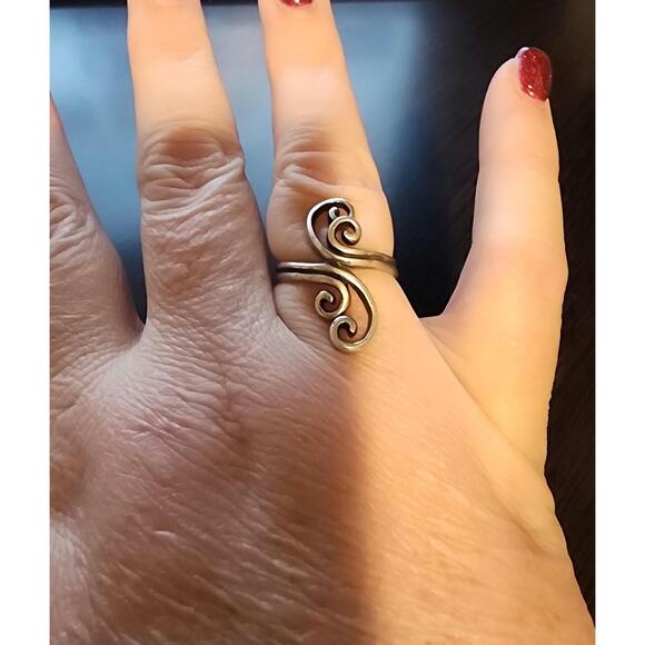 Elegant 925 Silver Long Scroll Ring – Size 8, Adjustable Vintage Design - Picture 2 of 5